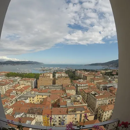 Il Grattacielo Sul Golfo La Spezia